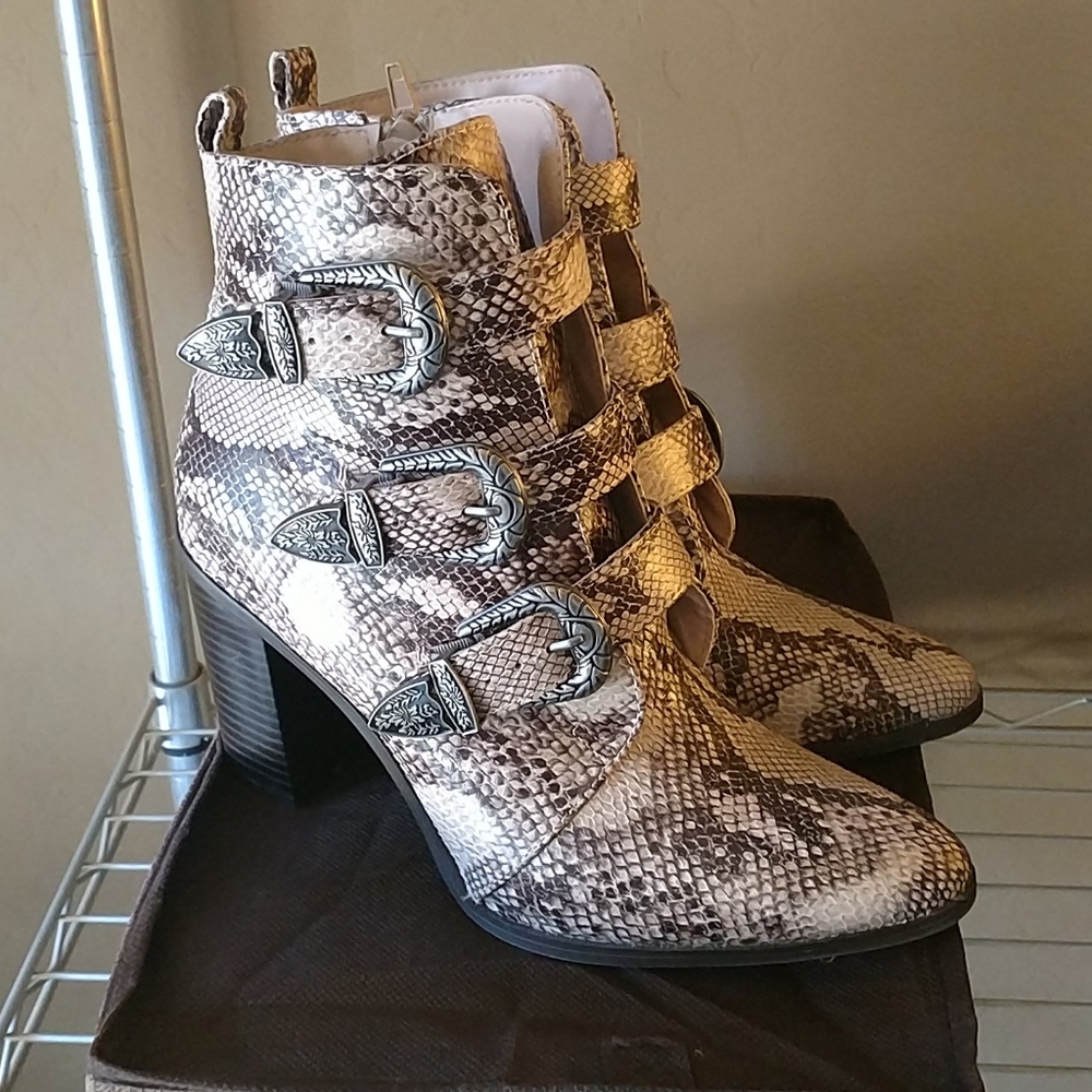 Natural snakeskin buckled bootie
